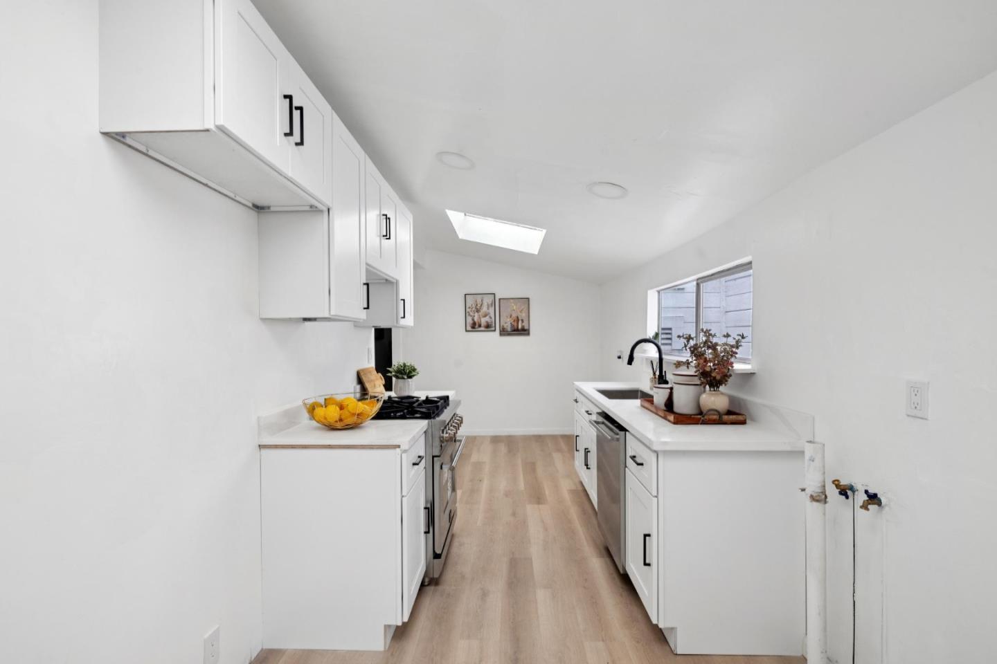 Detail Gallery Image 18 of 35 For 137 Holloway Ave, San Francisco,  CA 94112 - 3 Beds | 1 Baths