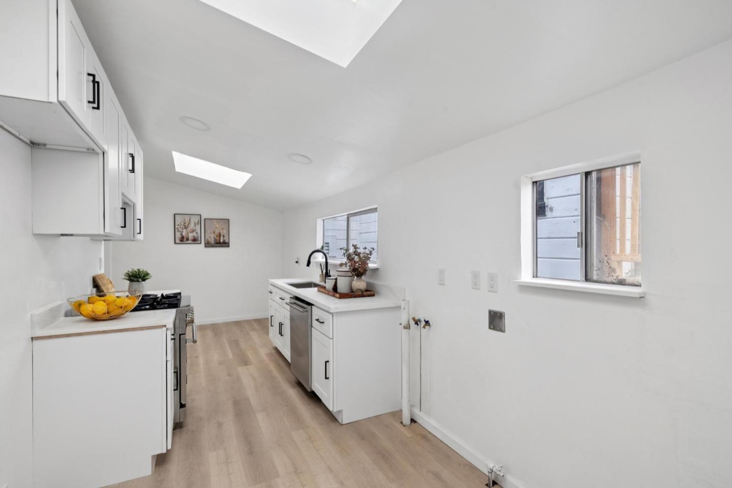 Detail Gallery Image 19 of 35 For 137 Holloway Ave, San Francisco,  CA 94112 - 3 Beds | 1 Baths