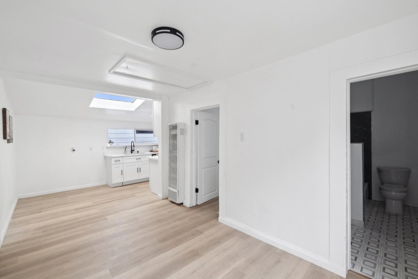 Detail Gallery Image 24 of 35 For 137 Holloway Ave, San Francisco,  CA 94112 - 3 Beds | 1 Baths