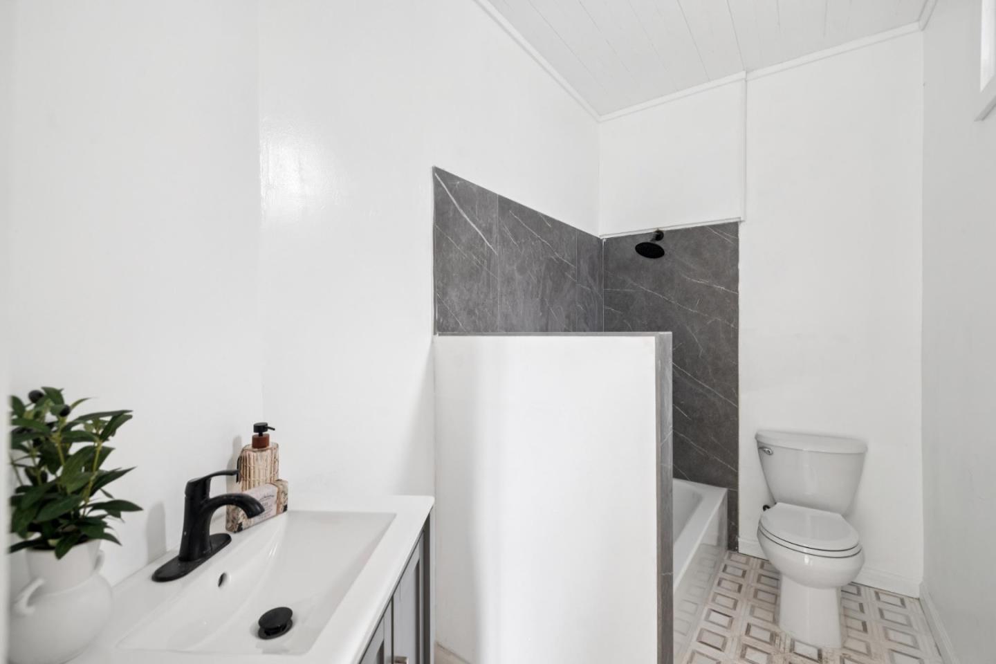 Detail Gallery Image 29 of 35 For 137 Holloway Ave, San Francisco,  CA 94112 - 3 Beds | 1 Baths