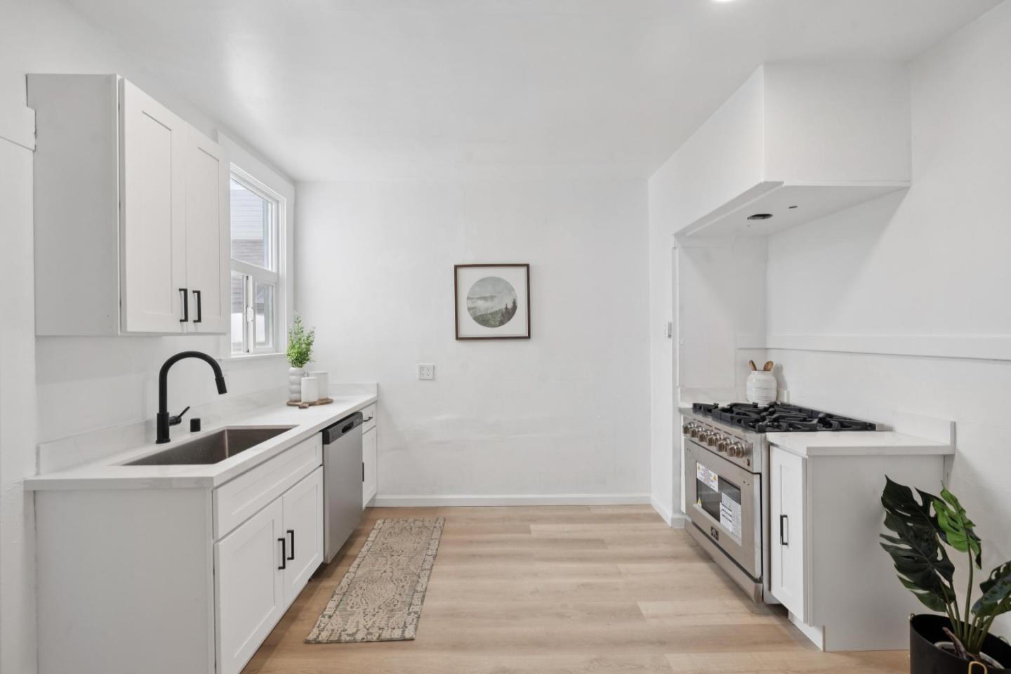 Detail Gallery Image 19 of 38 For 133 Holloway Ave, San Francisco,  CA 94112 - 3 Beds | 1 Baths