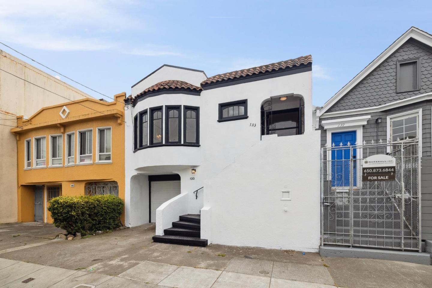 Detail Gallery Image 4 of 38 For 133 Holloway Ave, San Francisco,  CA 94112 - 3 Beds | 1 Baths