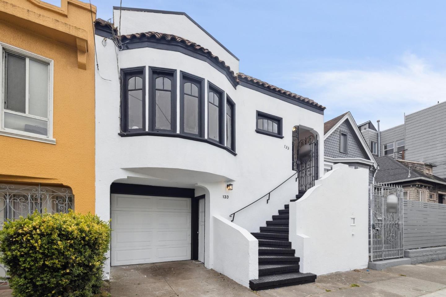 Detail Gallery Image 5 of 38 For 133 Holloway Ave, San Francisco,  CA 94112 - 3 Beds | 1 Baths