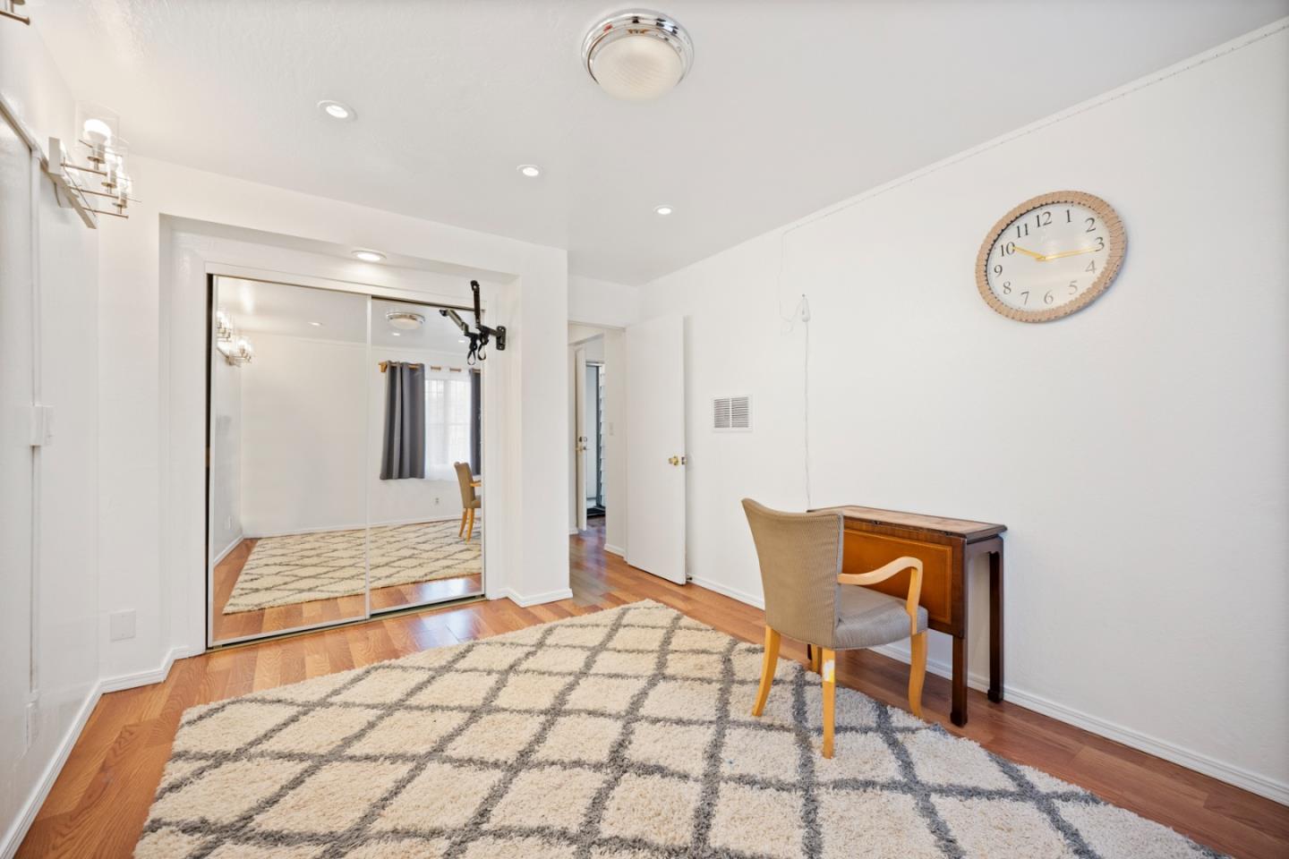 Detail Gallery Image 9 of 23 For 441 W Macarthur Blvd, Oakland,  CA 94609 - – Beds | – Baths