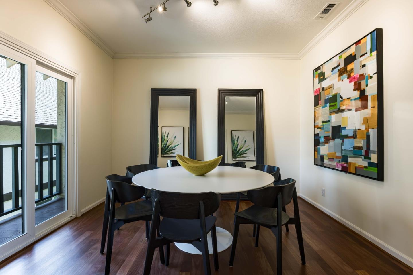 Detail Gallery Image 10 of 18 For 548 Everett Ave, Palo Alto,  CA 94301 - 2 Beds | 2 Baths