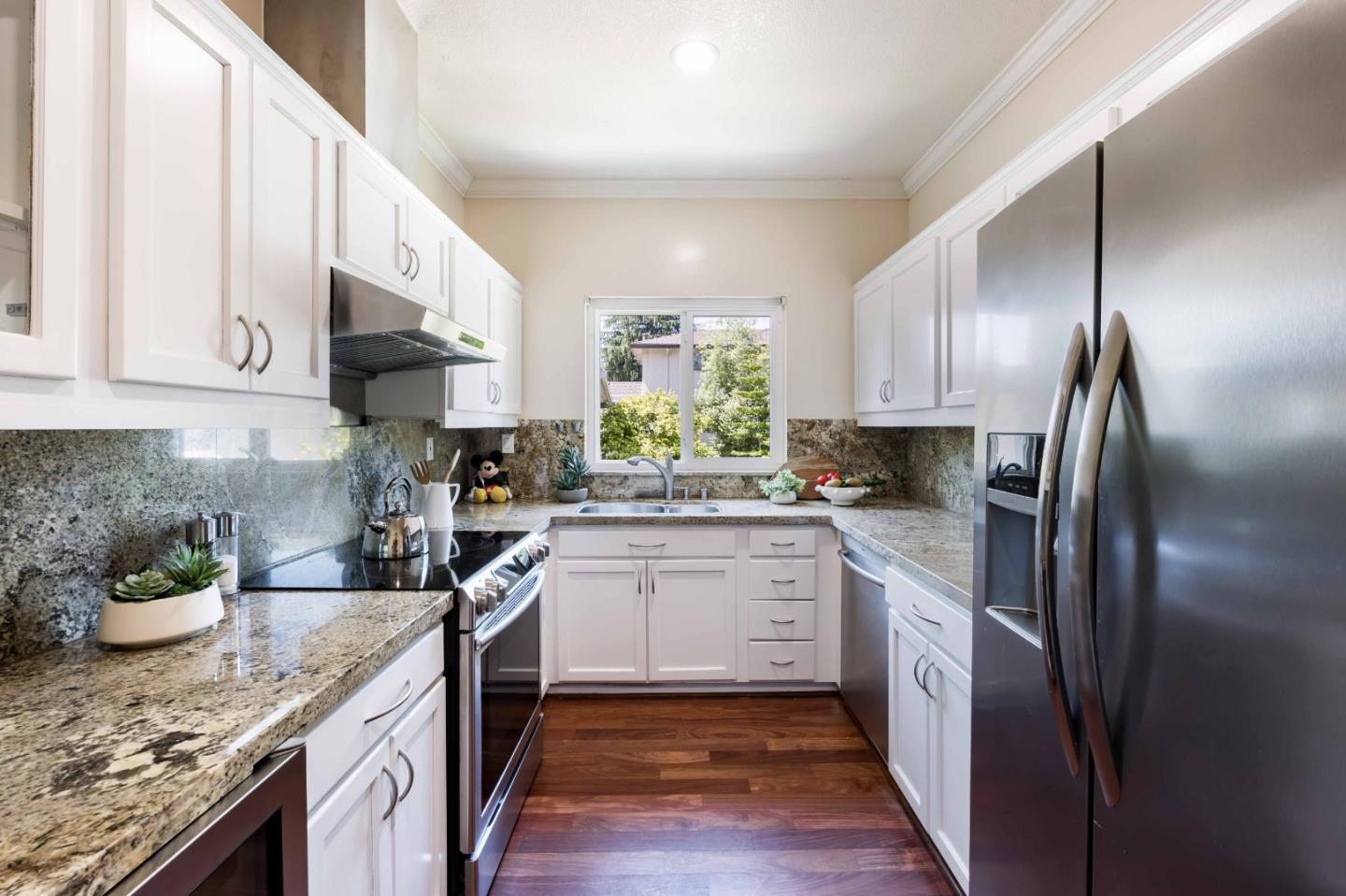 Detail Gallery Image 11 of 18 For 548 Everett Ave, Palo Alto,  CA 94301 - 2 Beds | 2 Baths