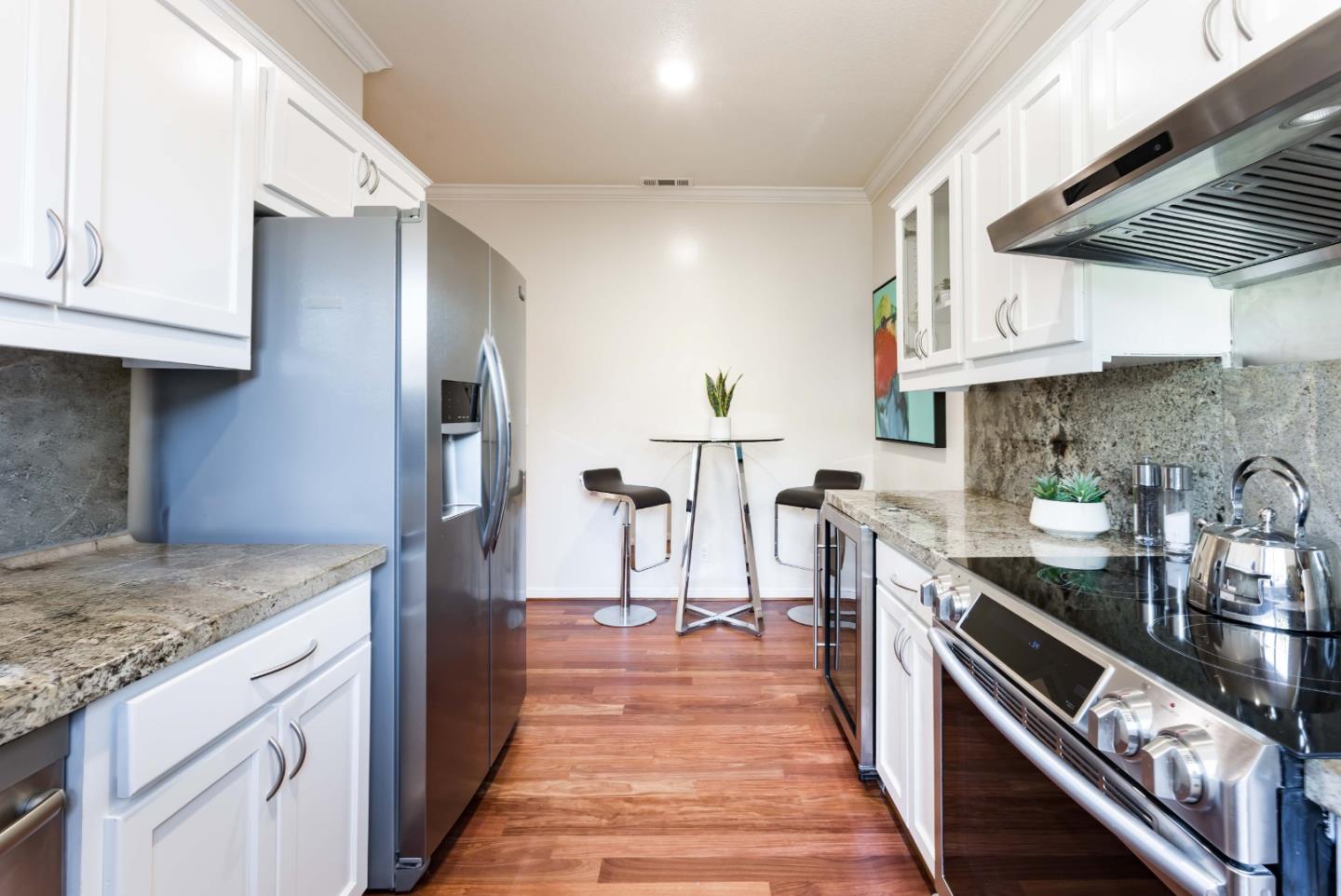 Detail Gallery Image 12 of 18 For 548 Everett Ave, Palo Alto,  CA 94301 - 2 Beds | 2 Baths