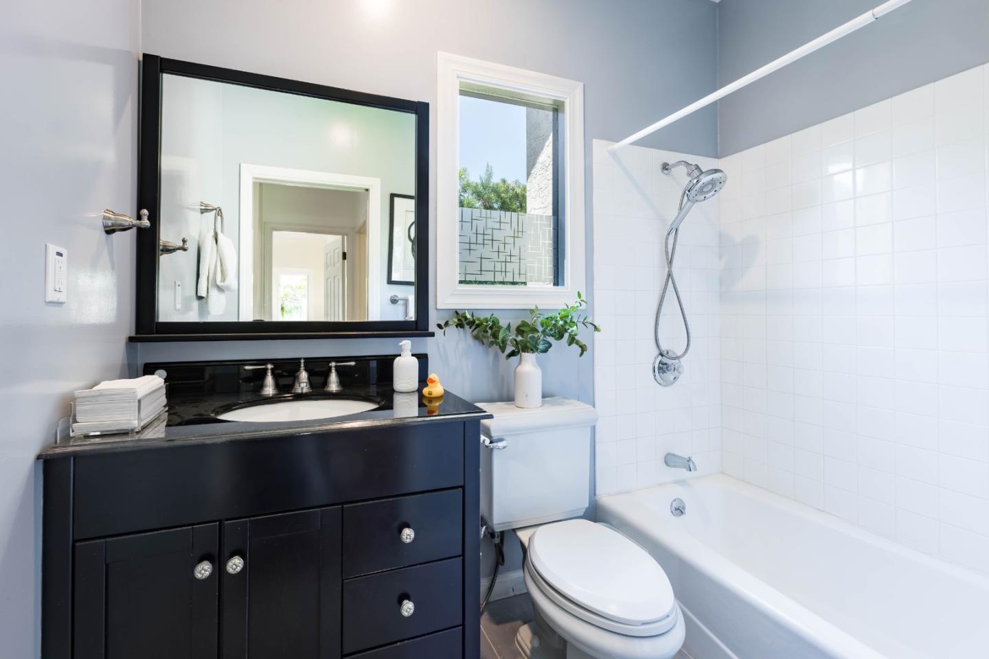 Detail Gallery Image 15 of 18 For 548 Everett Ave, Palo Alto,  CA 94301 - 2 Beds | 2 Baths