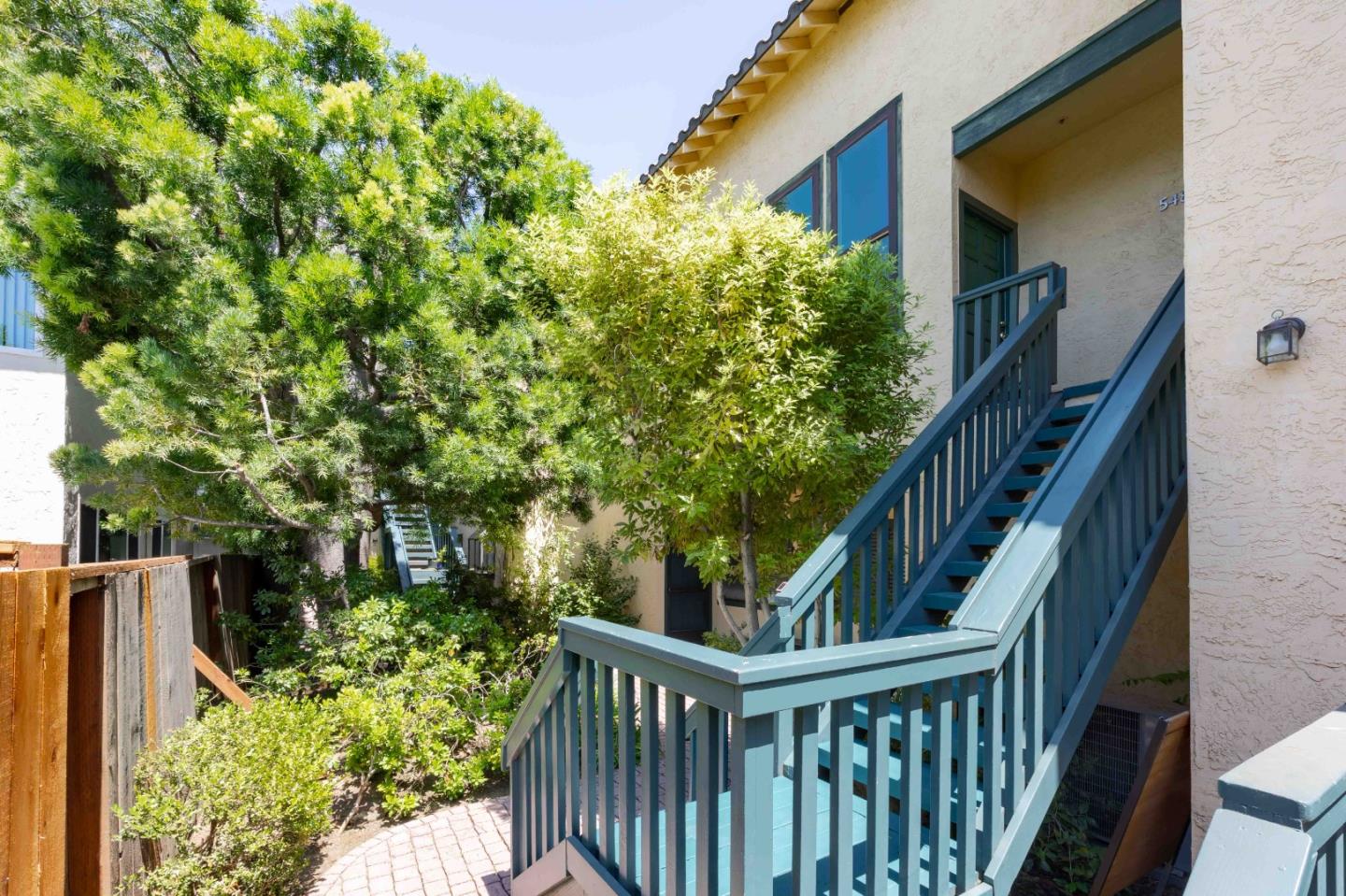 Detail Gallery Image 4 of 18 For 548 Everett Ave, Palo Alto,  CA 94301 - 2 Beds | 2 Baths