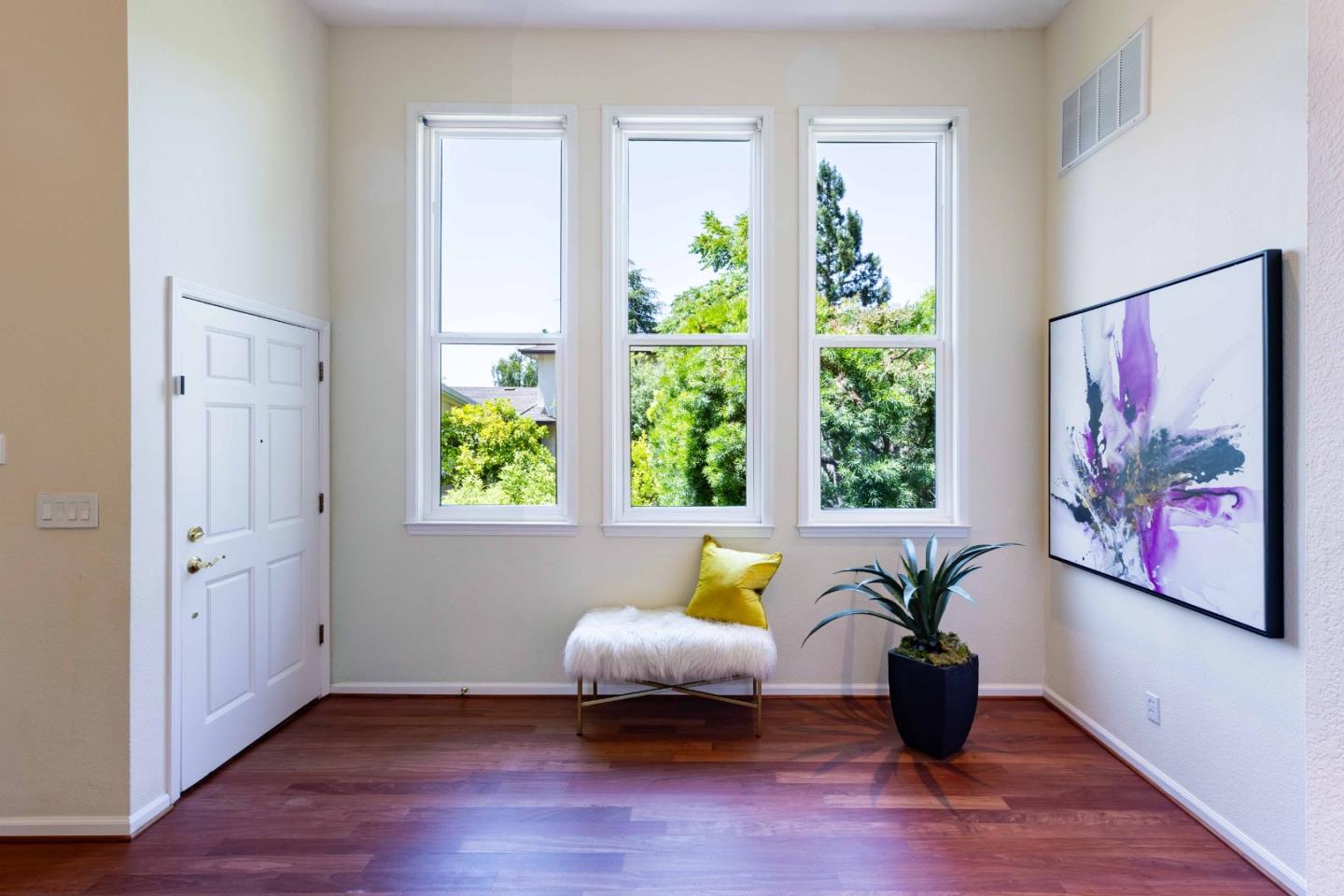 Detail Gallery Image 5 of 18 For 548 Everett Ave, Palo Alto,  CA 94301 - 2 Beds | 2 Baths