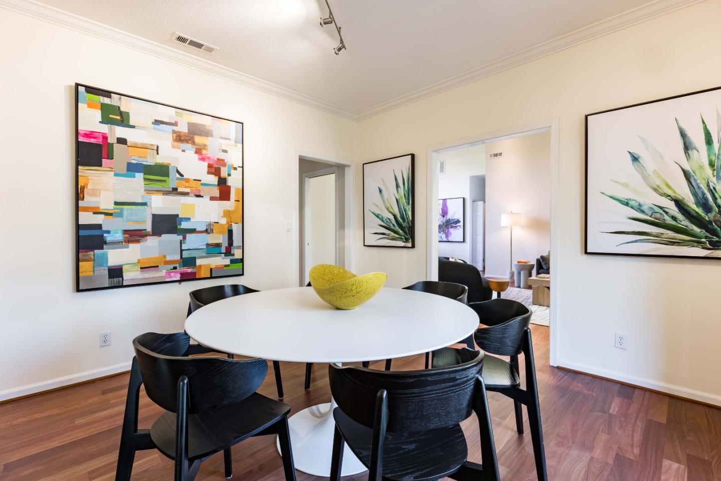 Detail Gallery Image 9 of 18 For 548 Everett Ave, Palo Alto,  CA 94301 - 2 Beds | 2 Baths