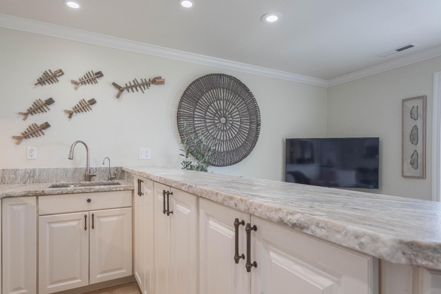 Detail Gallery Image 11 of 25 For 585 Laine St #10,  Monterey,  CA 93940 - 2 Beds | 1 Baths