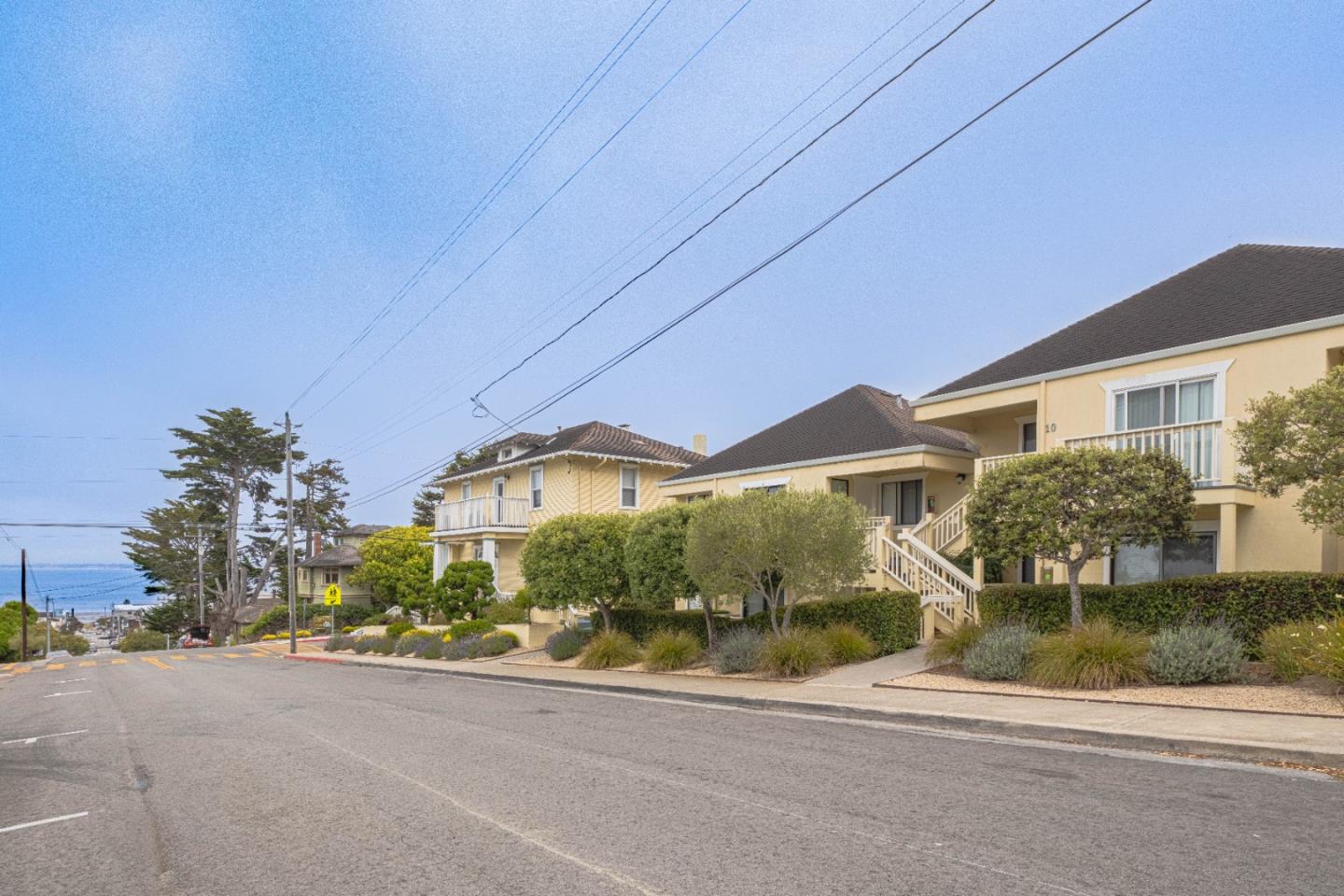 Detail Gallery Image 2 of 25 For 585 Laine St #10,  Monterey,  CA 93940 - 2 Beds | 1 Baths