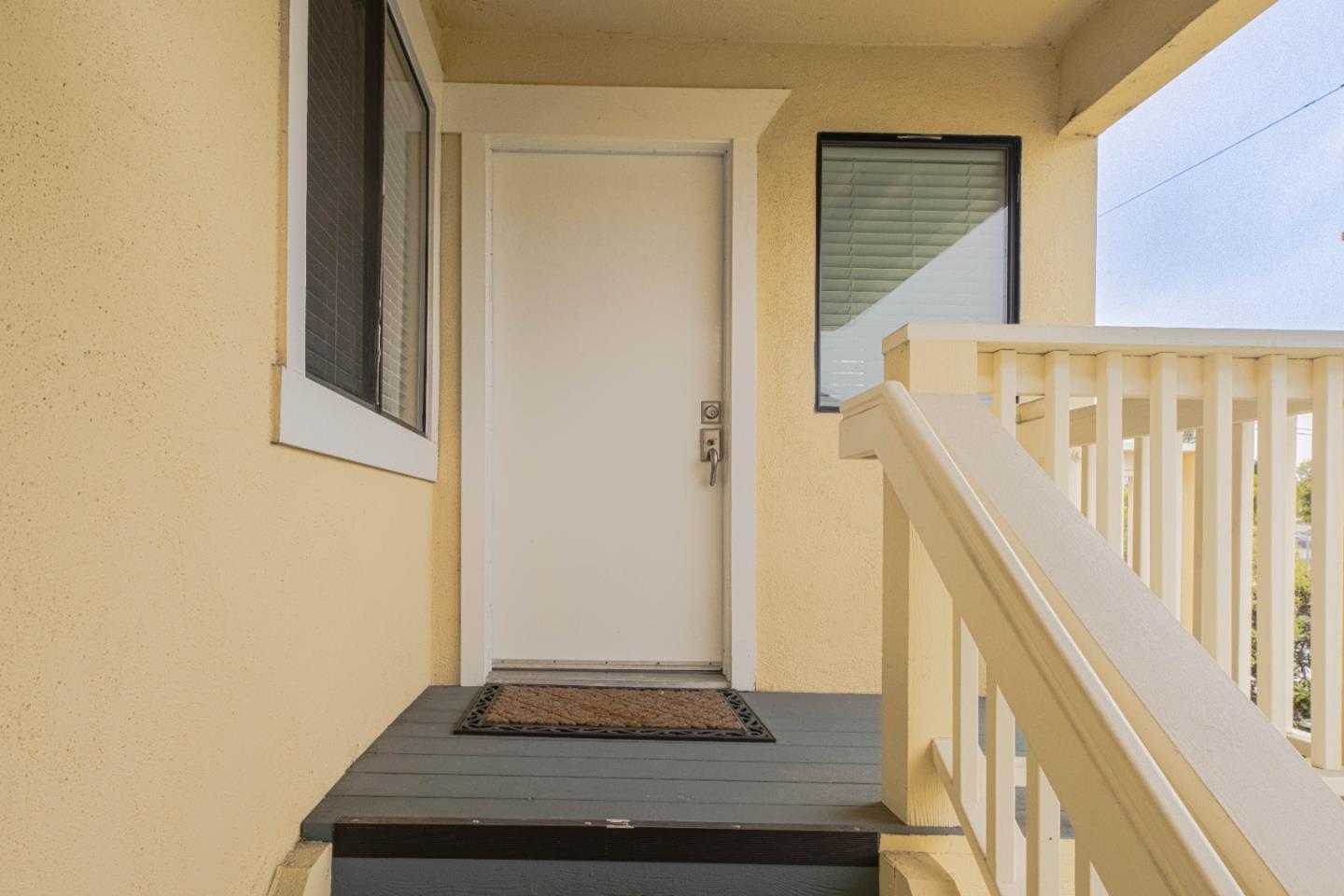 Detail Gallery Image 3 of 25 For 585 Laine St #10,  Monterey,  CA 93940 - 2 Beds | 1 Baths