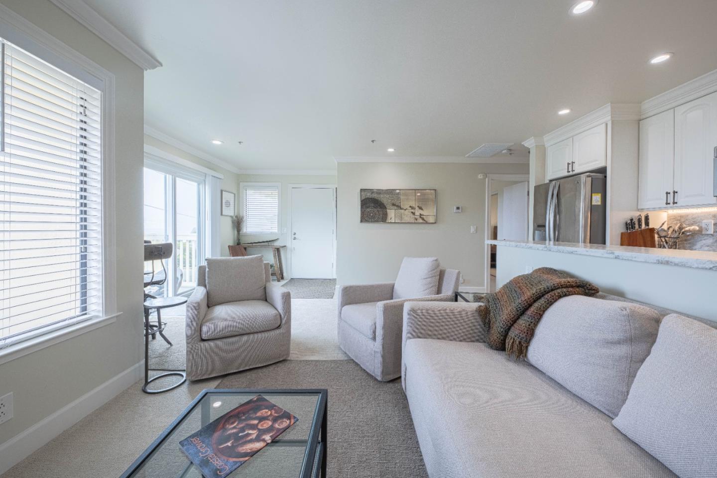 Detail Gallery Image 6 of 25 For 585 Laine St #10,  Monterey,  CA 93940 - 2 Beds | 1 Baths