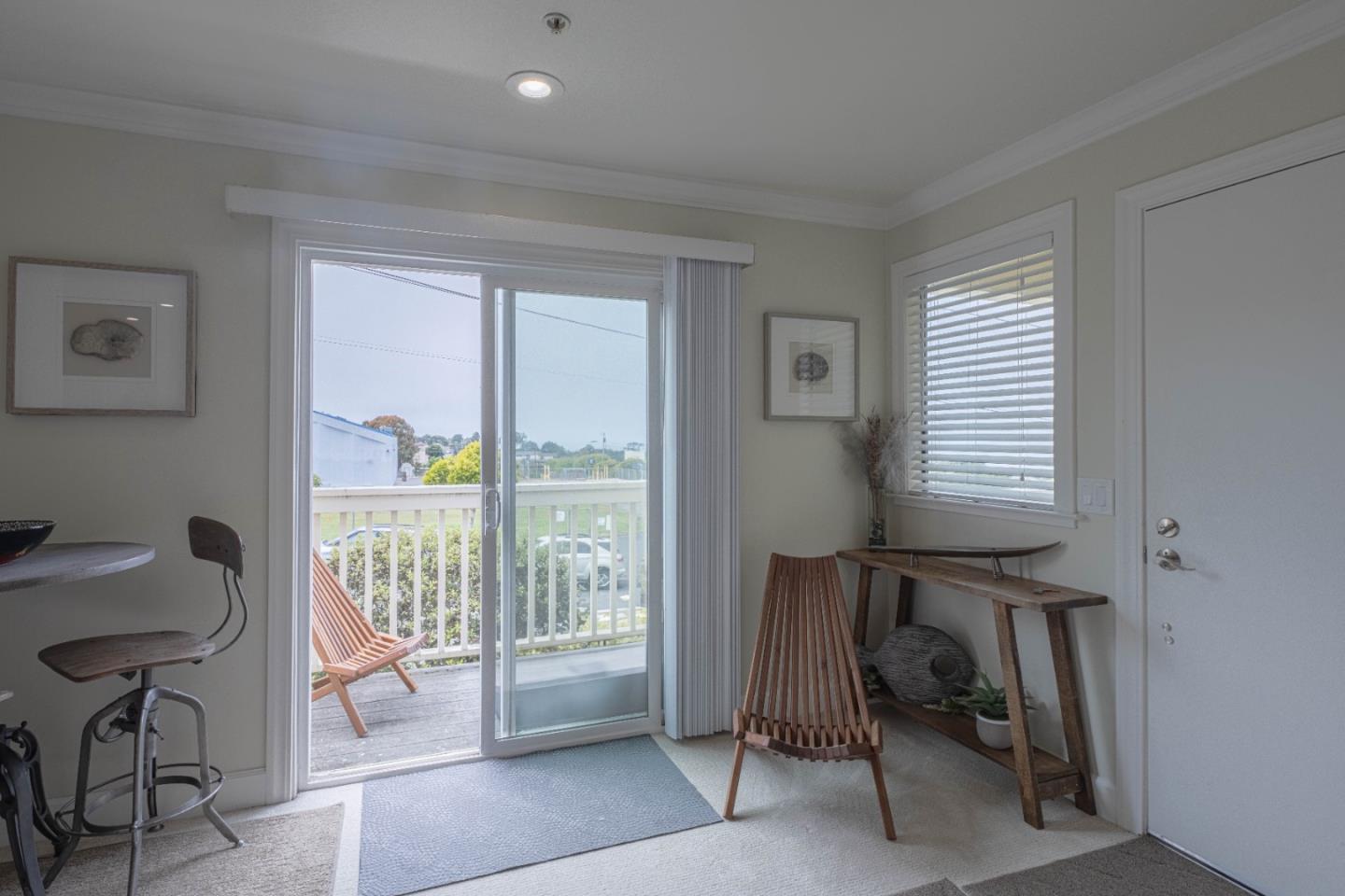 Detail Gallery Image 8 of 25 For 585 Laine St #10,  Monterey,  CA 93940 - 2 Beds | 1 Baths