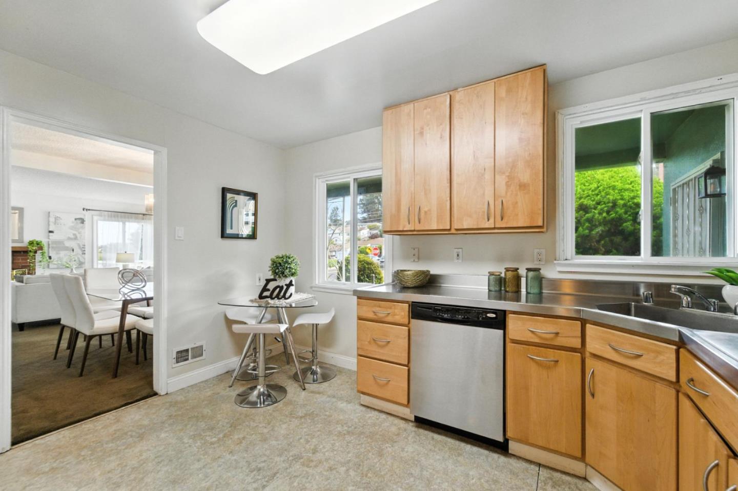 Detail Gallery Image 12 of 36 For 404 Larch Ave, South San Francisco,  CA 94080 - 3 Beds | 1 Baths