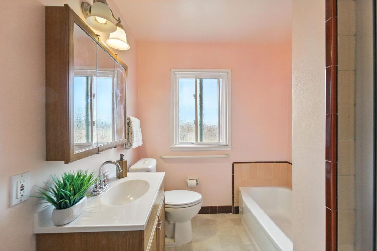 Detail Gallery Image 21 of 36 For 404 Larch Ave, South San Francisco,  CA 94080 - 3 Beds | 1 Baths
