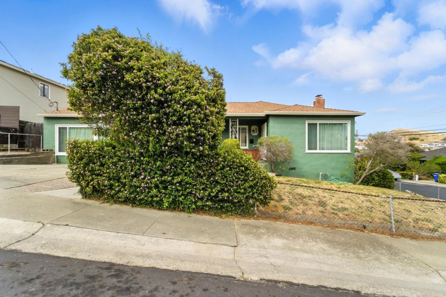 Detail Gallery Image 3 of 36 For 404 Larch Ave, South San Francisco,  CA 94080 - 3 Beds | 1 Baths