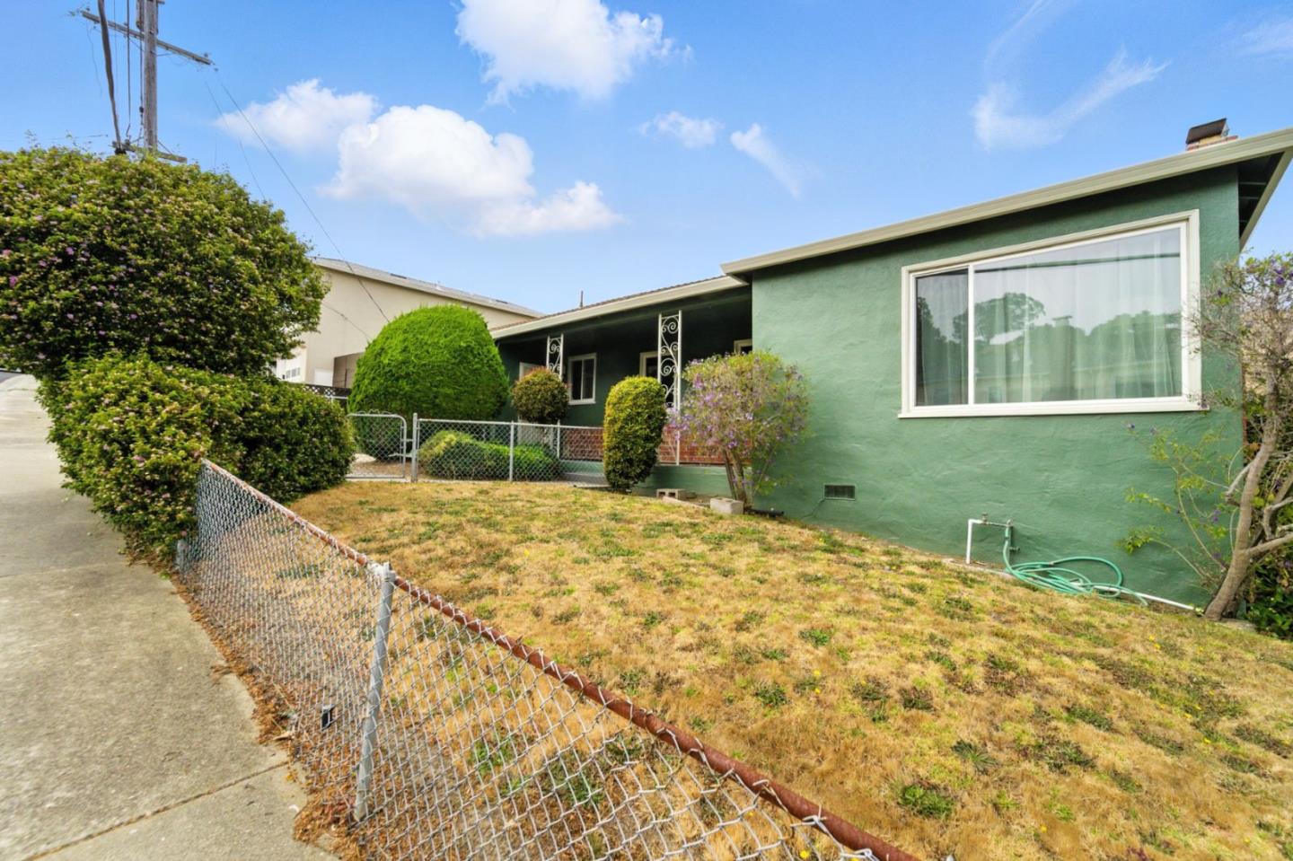 Detail Gallery Image 4 of 36 For 404 Larch Ave, South San Francisco,  CA 94080 - 3 Beds | 1 Baths