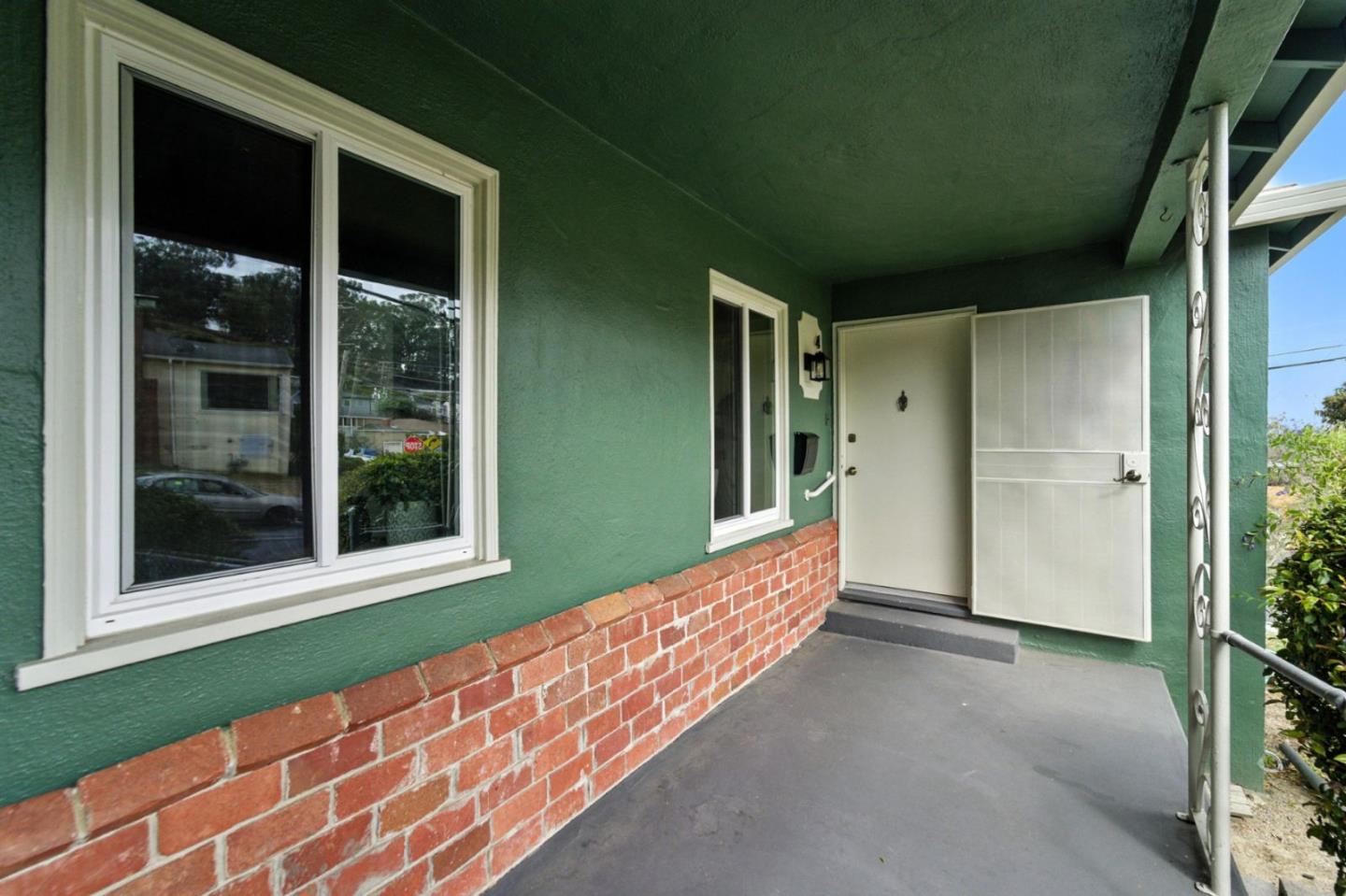 Detail Gallery Image 5 of 36 For 404 Larch Ave, South San Francisco,  CA 94080 - 3 Beds | 1 Baths