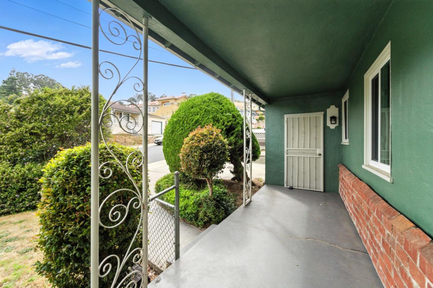Detail Gallery Image 6 of 36 For 404 Larch Ave, South San Francisco,  CA 94080 - 3 Beds | 1 Baths