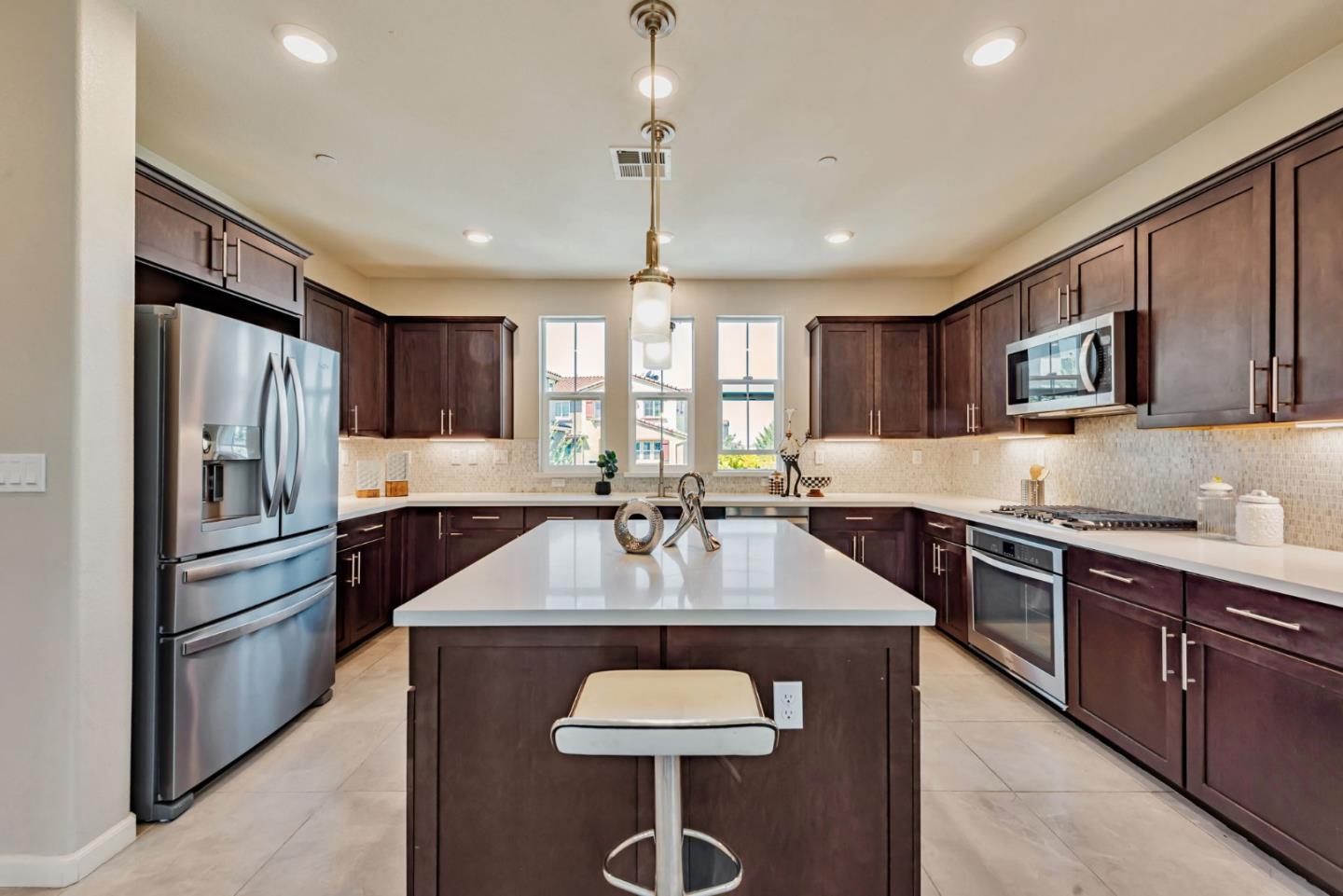 Detail Gallery Image 10 of 57 For 25899 Dollar St, Hayward,  CA 94544 - 4 Beds | 3/1 Baths