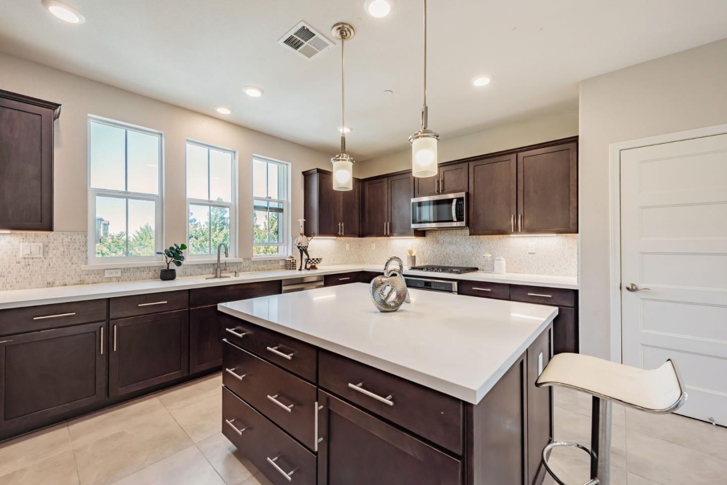 Detail Gallery Image 11 of 57 For 25899 Dollar St, Hayward,  CA 94544 - 4 Beds | 3/1 Baths