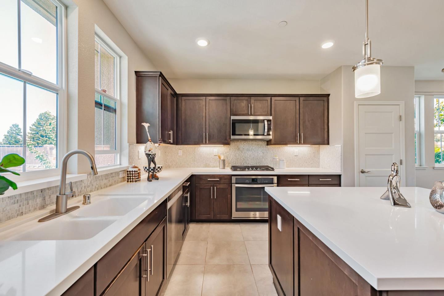 Detail Gallery Image 12 of 57 For 25899 Dollar St, Hayward,  CA 94544 - 4 Beds | 3/1 Baths