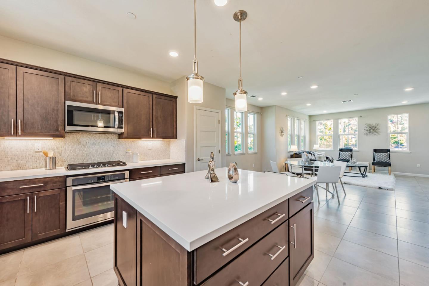 Detail Gallery Image 13 of 57 For 25899 Dollar St, Hayward,  CA 94544 - 4 Beds | 3/1 Baths
