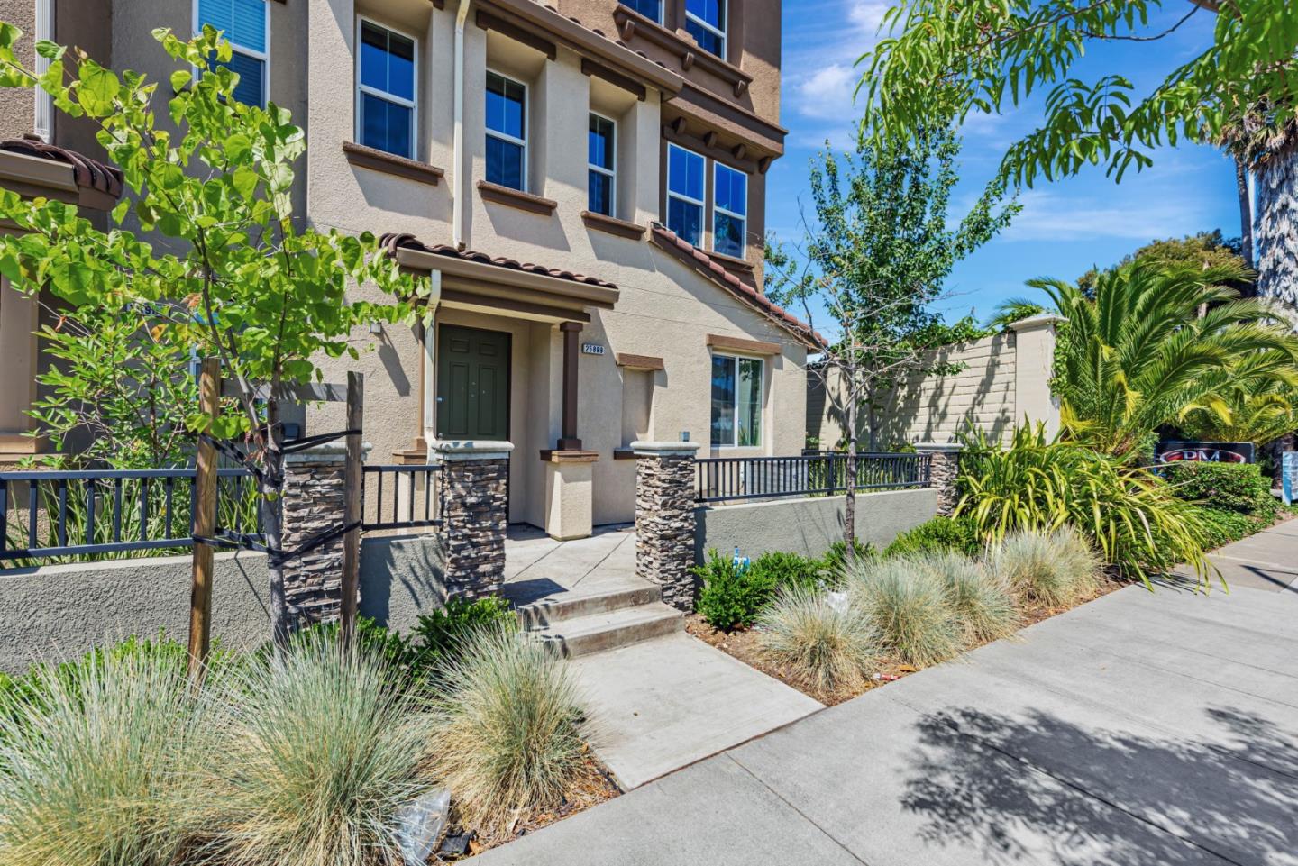 Detail Gallery Image 3 of 57 For 25899 Dollar St, Hayward,  CA 94544 - 4 Beds | 3/1 Baths