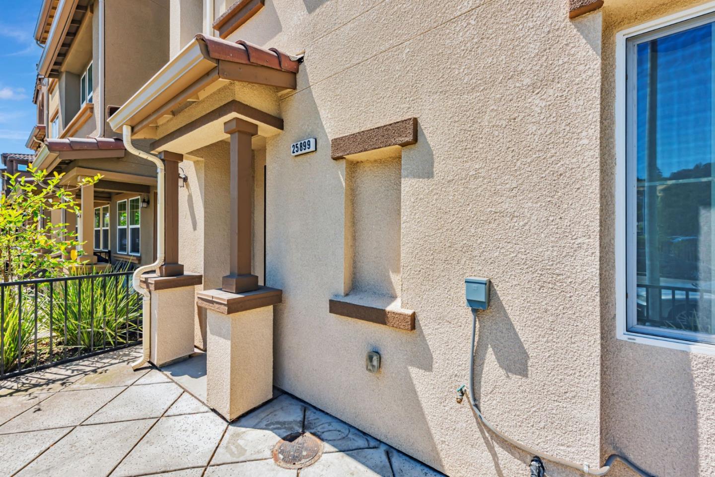 Detail Gallery Image 4 of 57 For 25899 Dollar St, Hayward,  CA 94544 - 4 Beds | 3/1 Baths