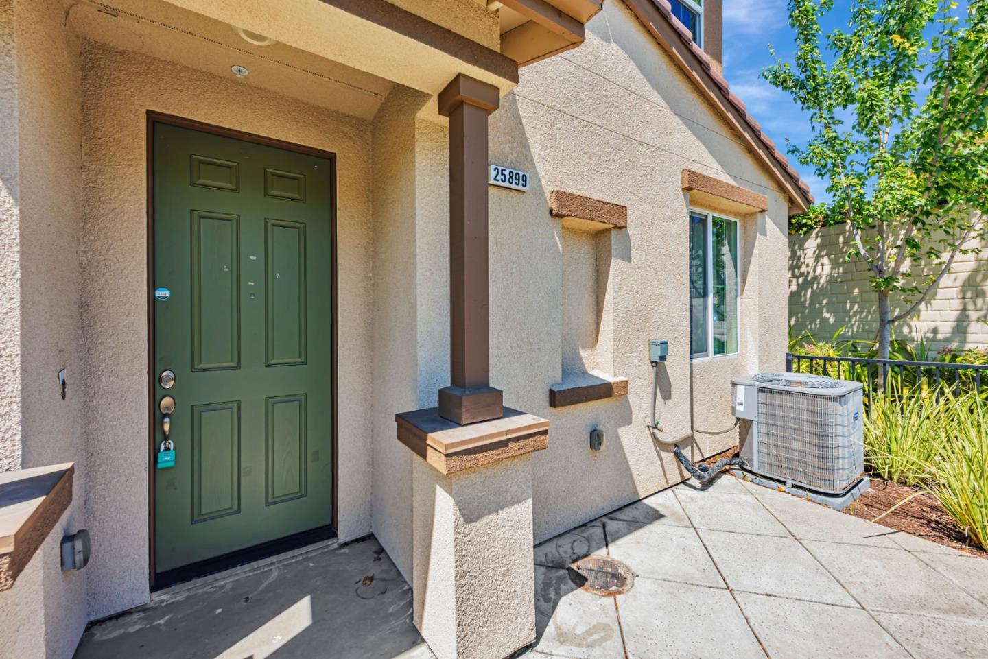 Detail Gallery Image 5 of 57 For 25899 Dollar St, Hayward,  CA 94544 - 4 Beds | 3/1 Baths