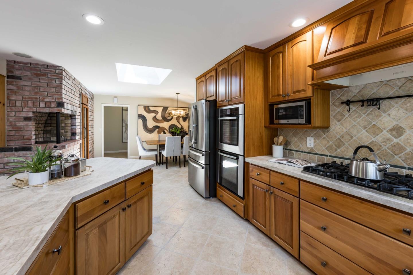 Detail Gallery Image 11 of 27 For 1561 Kingsgate Dr, Sunnyvale,  CA 94087 - 4 Beds | 2 Baths