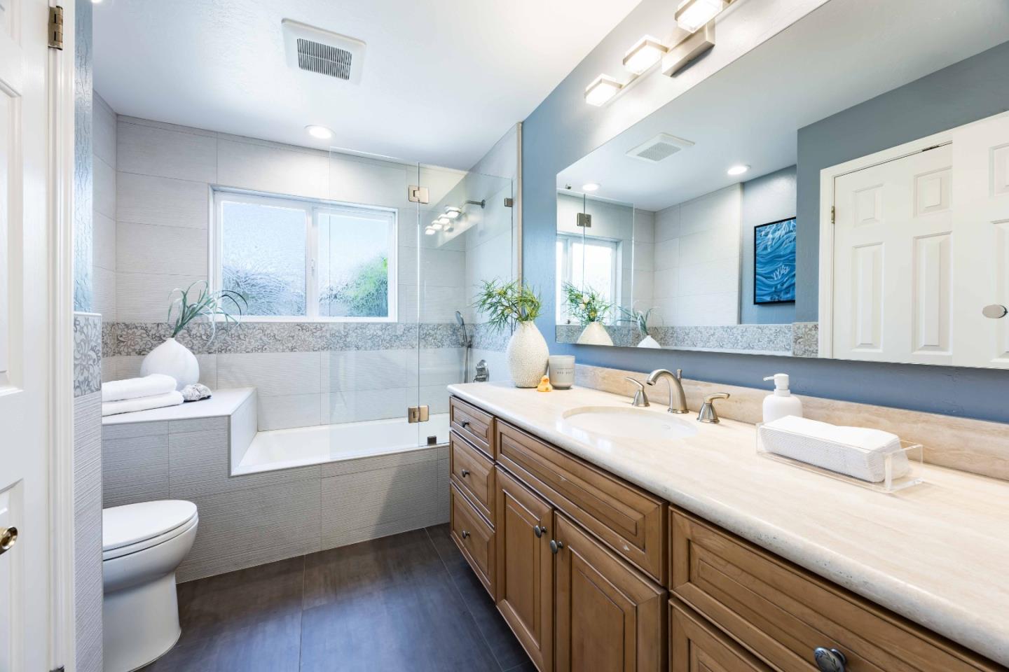 Detail Gallery Image 17 of 27 For 1561 Kingsgate Dr, Sunnyvale,  CA 94087 - 4 Beds | 2 Baths
