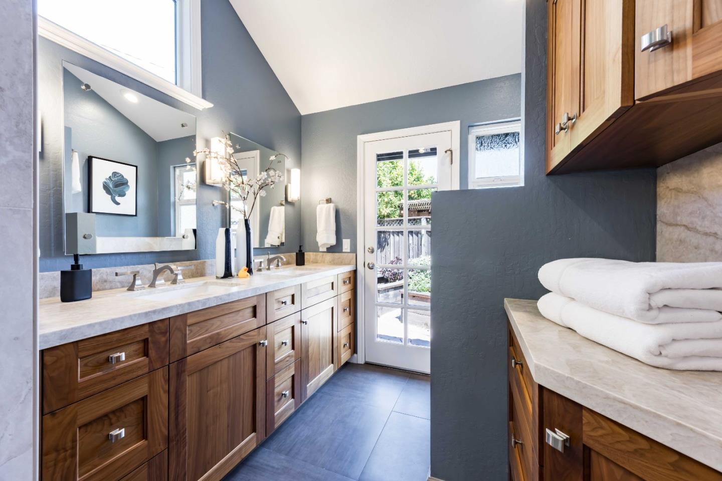 Detail Gallery Image 19 of 27 For 1561 Kingsgate Dr, Sunnyvale,  CA 94087 - 4 Beds | 2 Baths