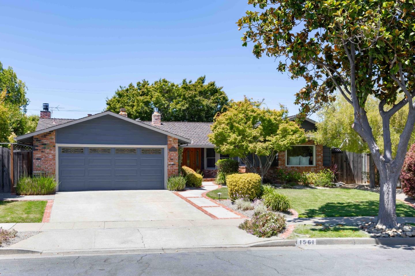 Detail Gallery Image 2 of 27 For 1561 Kingsgate Dr, Sunnyvale,  CA 94087 - 4 Beds | 2 Baths