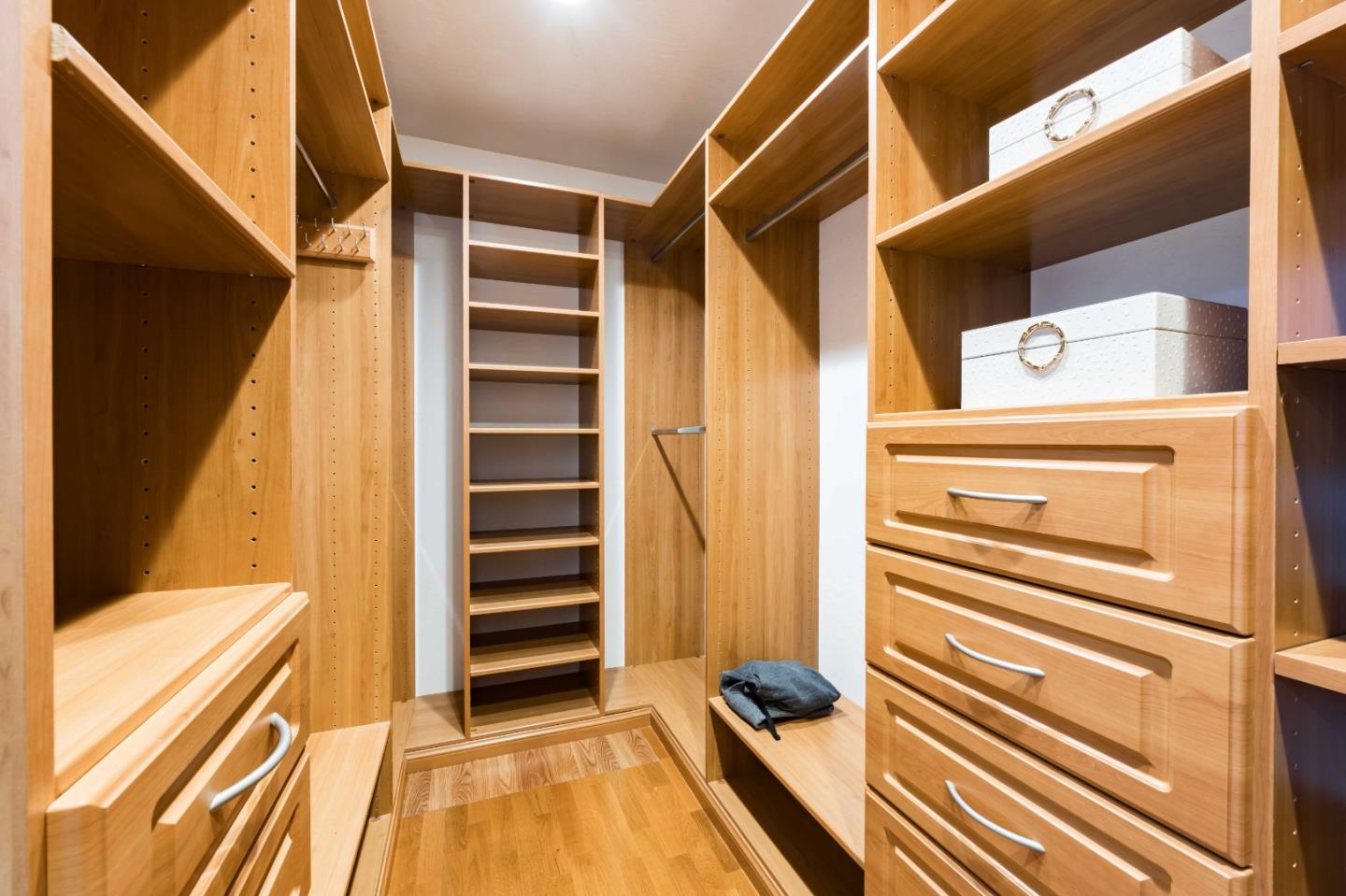 Detail Gallery Image 21 of 27 For 1561 Kingsgate Dr, Sunnyvale,  CA 94087 - 4 Beds | 2 Baths