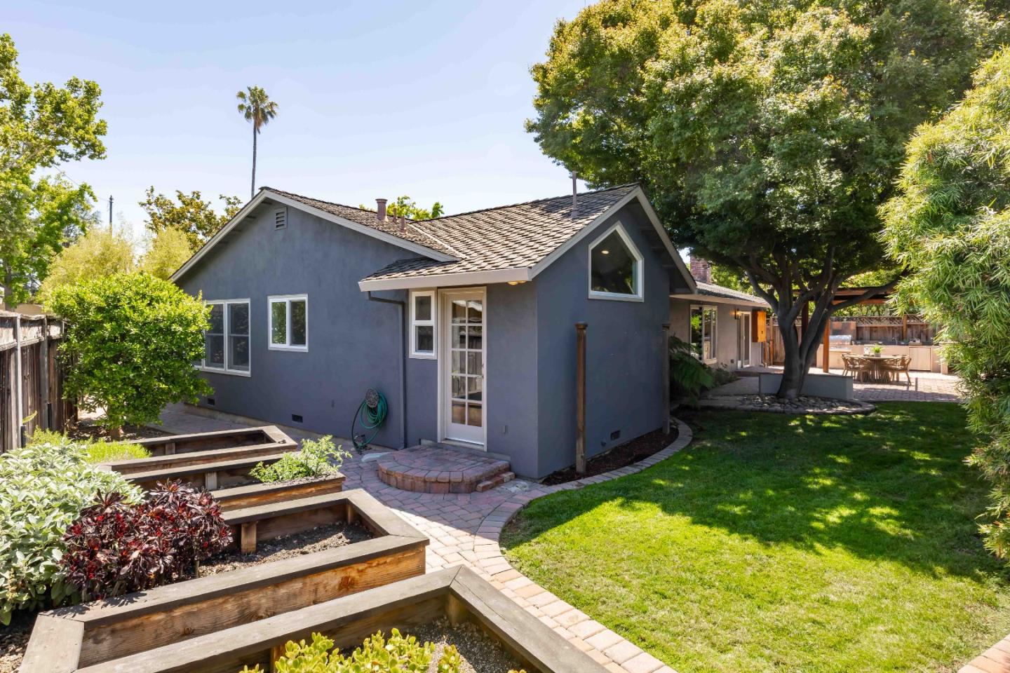 Detail Gallery Image 22 of 27 For 1561 Kingsgate Dr, Sunnyvale,  CA 94087 - 4 Beds | 2 Baths