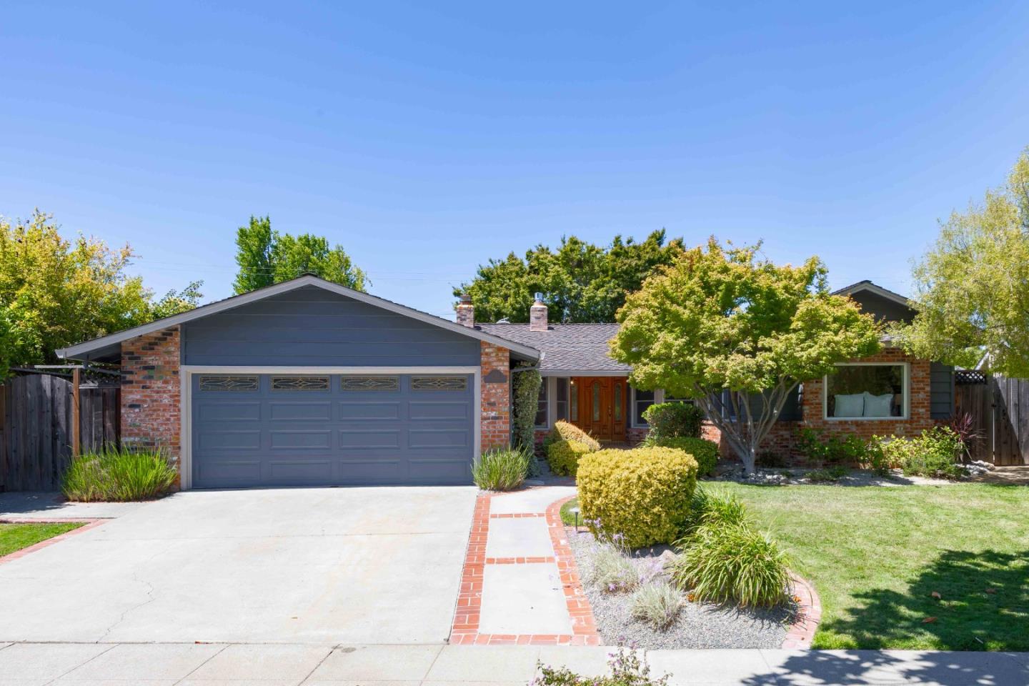 Detail Gallery Image 3 of 27 For 1561 Kingsgate Dr, Sunnyvale,  CA 94087 - 4 Beds | 2 Baths