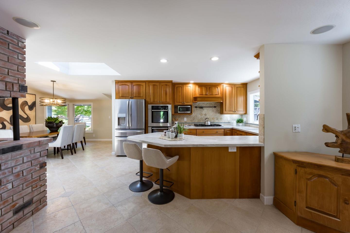 Detail Gallery Image 9 of 27 For 1561 Kingsgate Dr, Sunnyvale,  CA 94087 - 4 Beds | 2 Baths