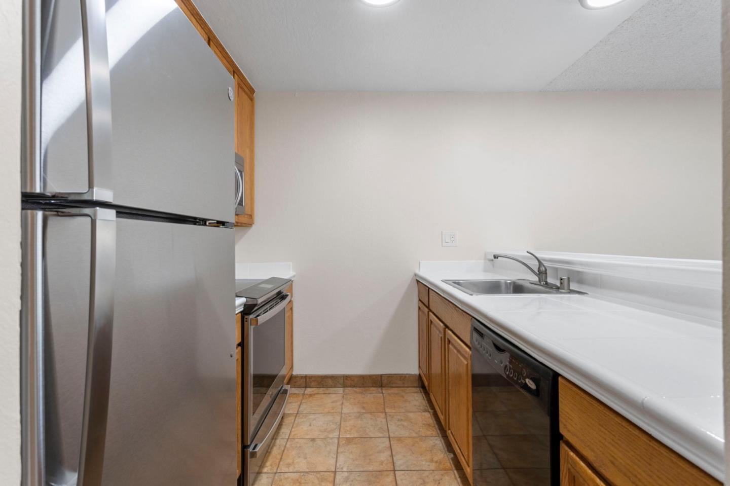Detail Gallery Image 11 of 43 For 288 Whitmore St #215,  Oakland,  CA 94611 - 1 Beds | 1 Baths