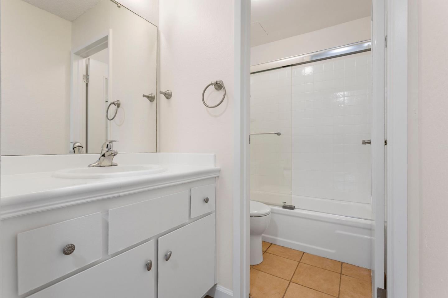 Detail Gallery Image 14 of 43 For 288 Whitmore St #215,  Oakland,  CA 94611 - 1 Beds | 1 Baths