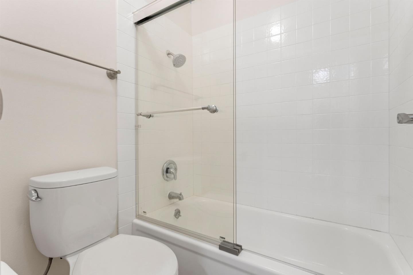 Detail Gallery Image 15 of 43 For 288 Whitmore St #215,  Oakland,  CA 94611 - 1 Beds | 1 Baths