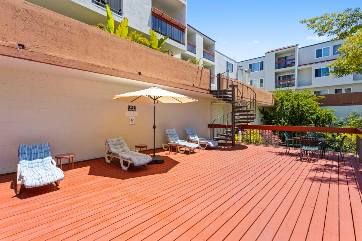 Detail Gallery Image 25 of 43 For 288 Whitmore St #215,  Oakland,  CA 94611 - 1 Beds | 1 Baths