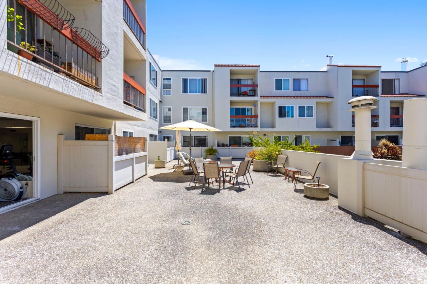 Detail Gallery Image 27 of 43 For 288 Whitmore St #215,  Oakland,  CA 94611 - 1 Beds | 1 Baths