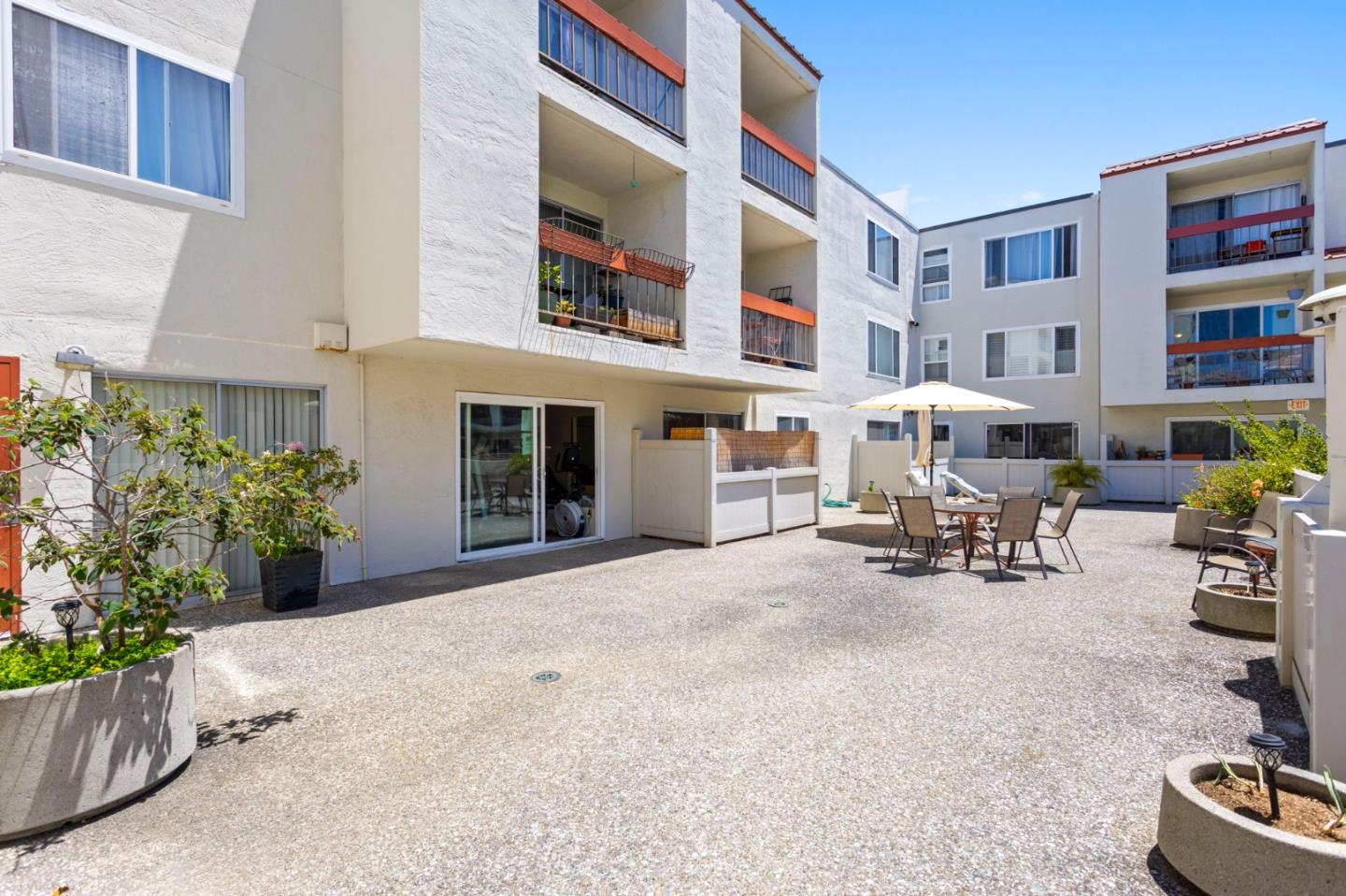 Detail Gallery Image 28 of 43 For 288 Whitmore St #215,  Oakland,  CA 94611 - 1 Beds | 1 Baths