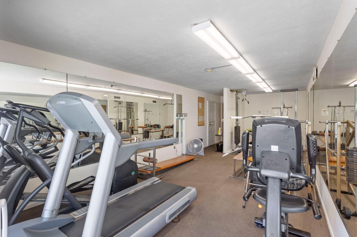Detail Gallery Image 29 of 43 For 288 Whitmore St #215,  Oakland,  CA 94611 - 1 Beds | 1 Baths