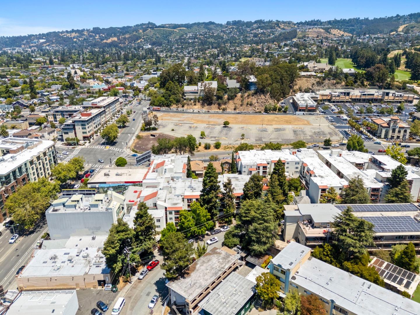 Detail Gallery Image 36 of 43 For 288 Whitmore St #215,  Oakland,  CA 94611 - 1 Beds | 1 Baths