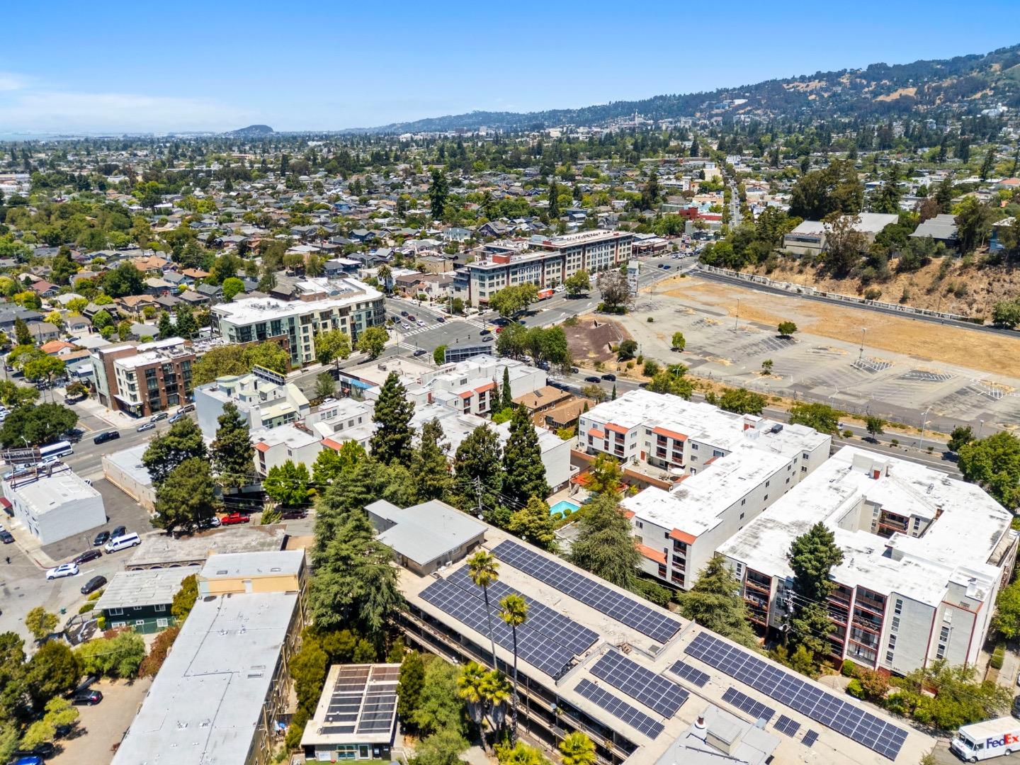Detail Gallery Image 37 of 43 For 288 Whitmore St #215,  Oakland,  CA 94611 - 1 Beds | 1 Baths